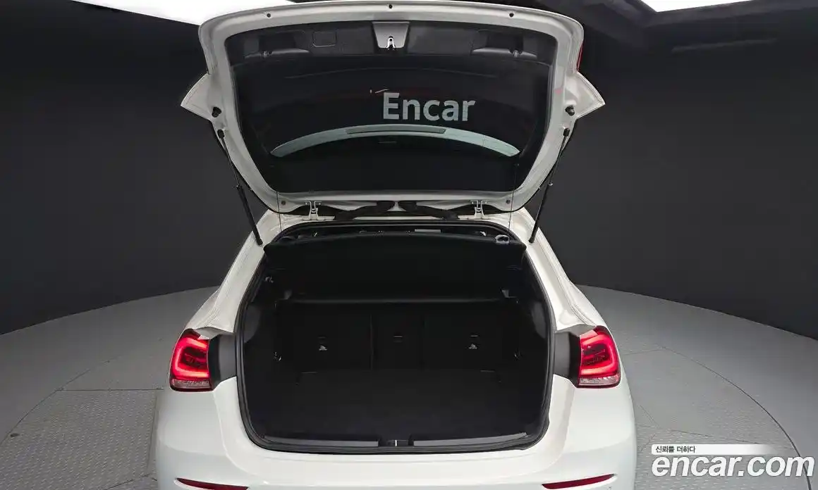 Mercedes-Benz A-Class 2022 2.0 гидро, фото 26