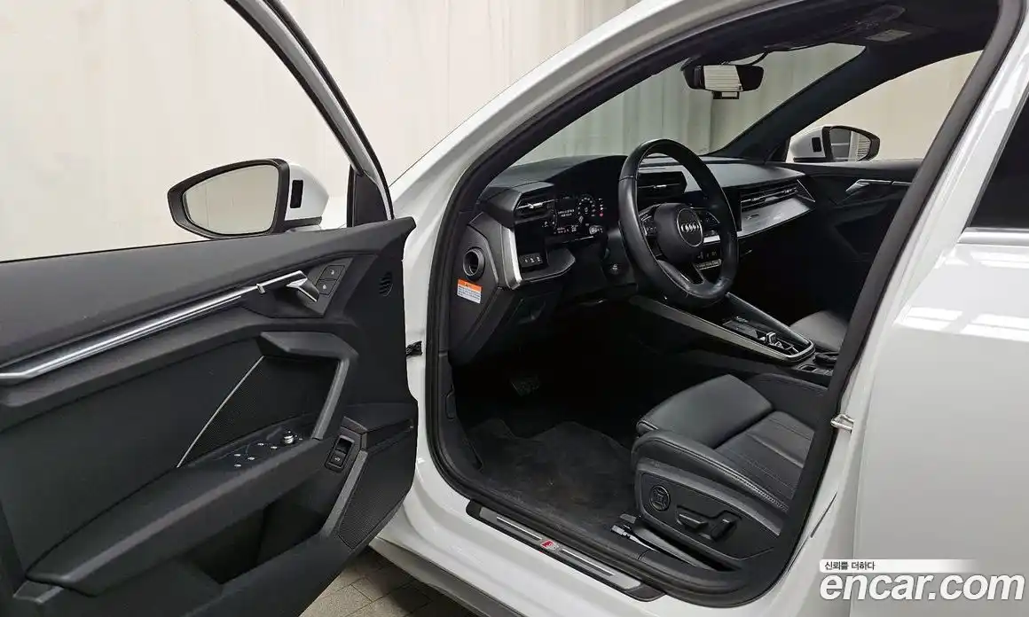 Audi A3 2023 2.0 автомат (гидро), фото 13