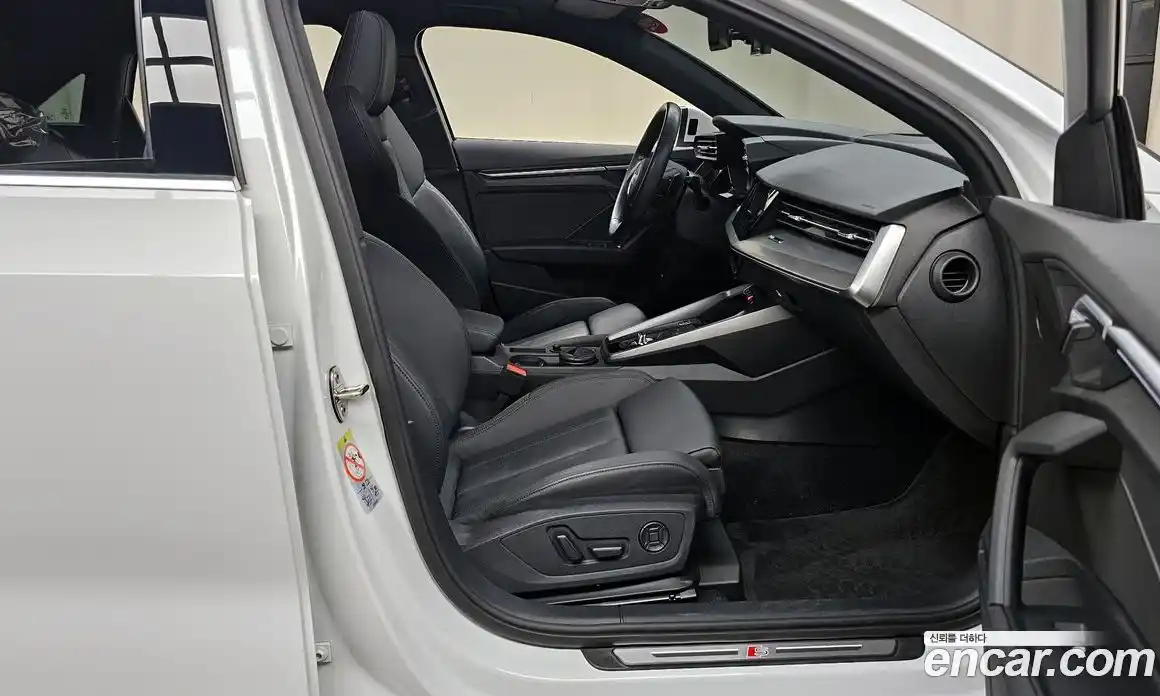 Audi A3 2023 2.0 автомат (гидро), фото 16