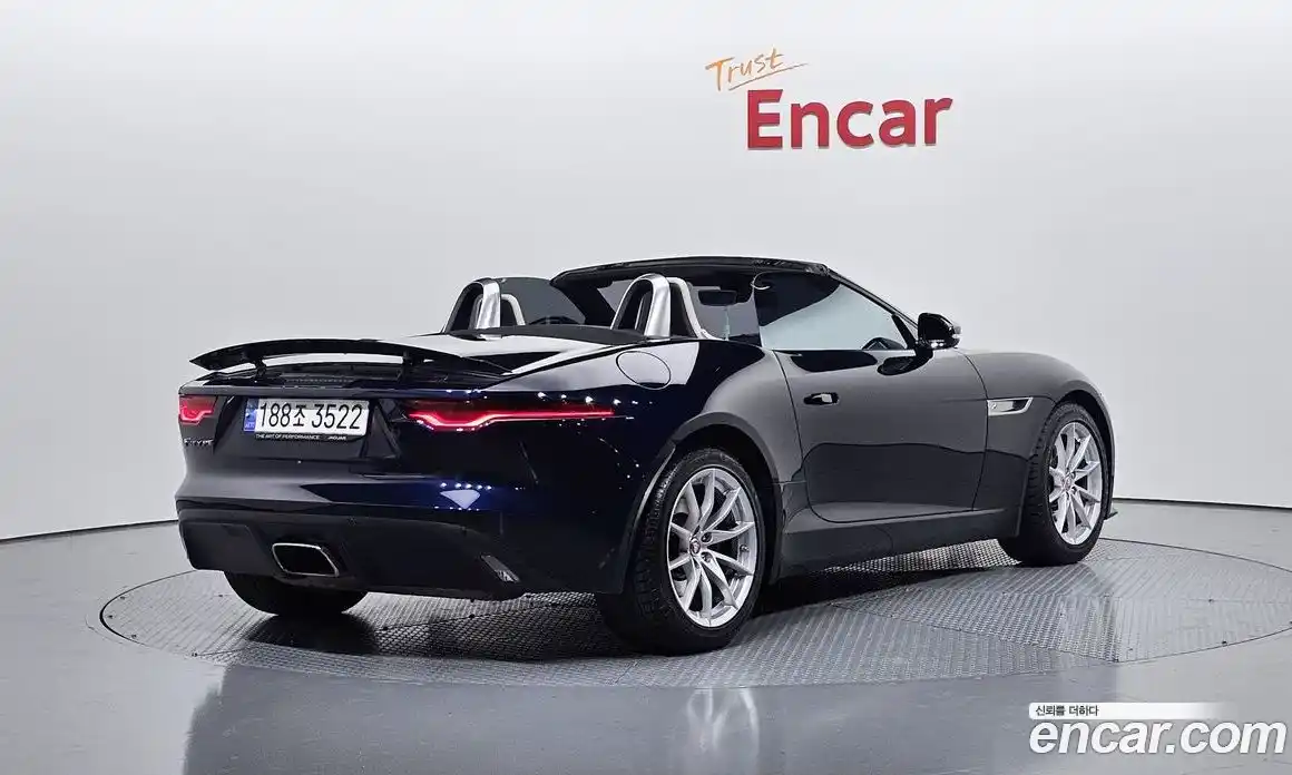 Jaguar F-Type 2023 2.0 гидро, фото 2