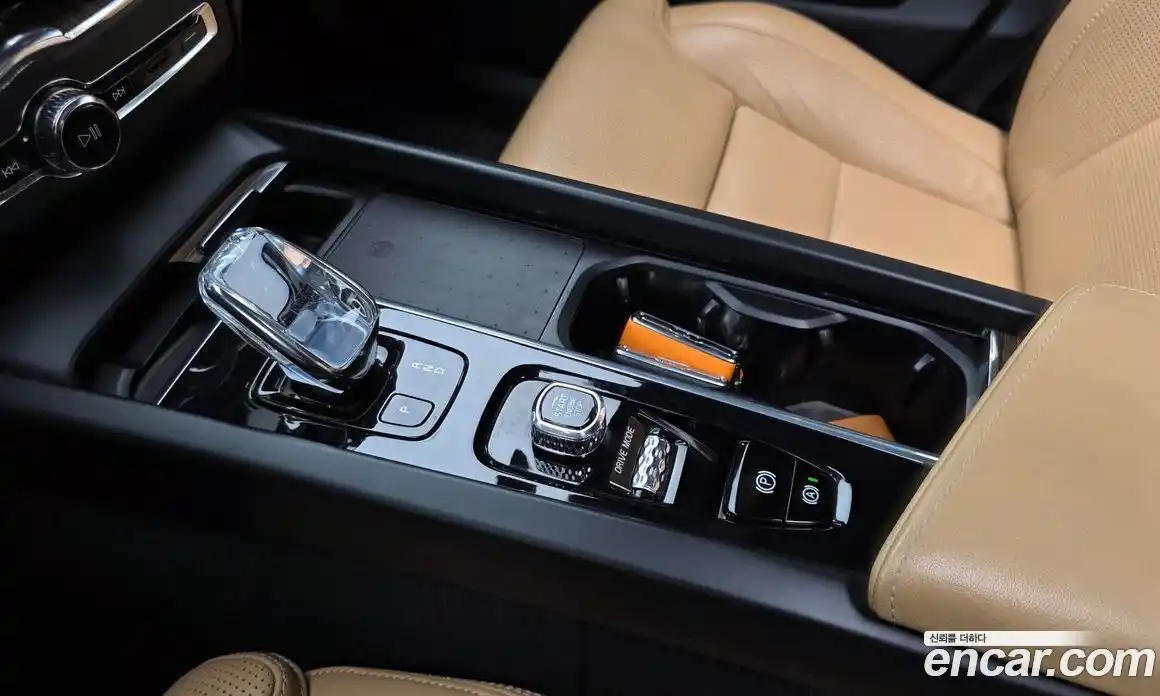 Volvo XC60 2021 2.0 автомат (гидро), фото 11