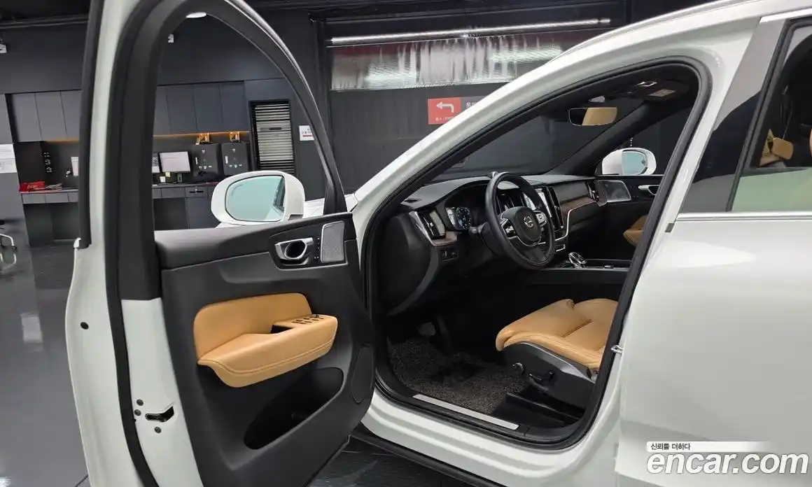 Volvo XC60 2021 2.0 автомат (гидро), фото 12