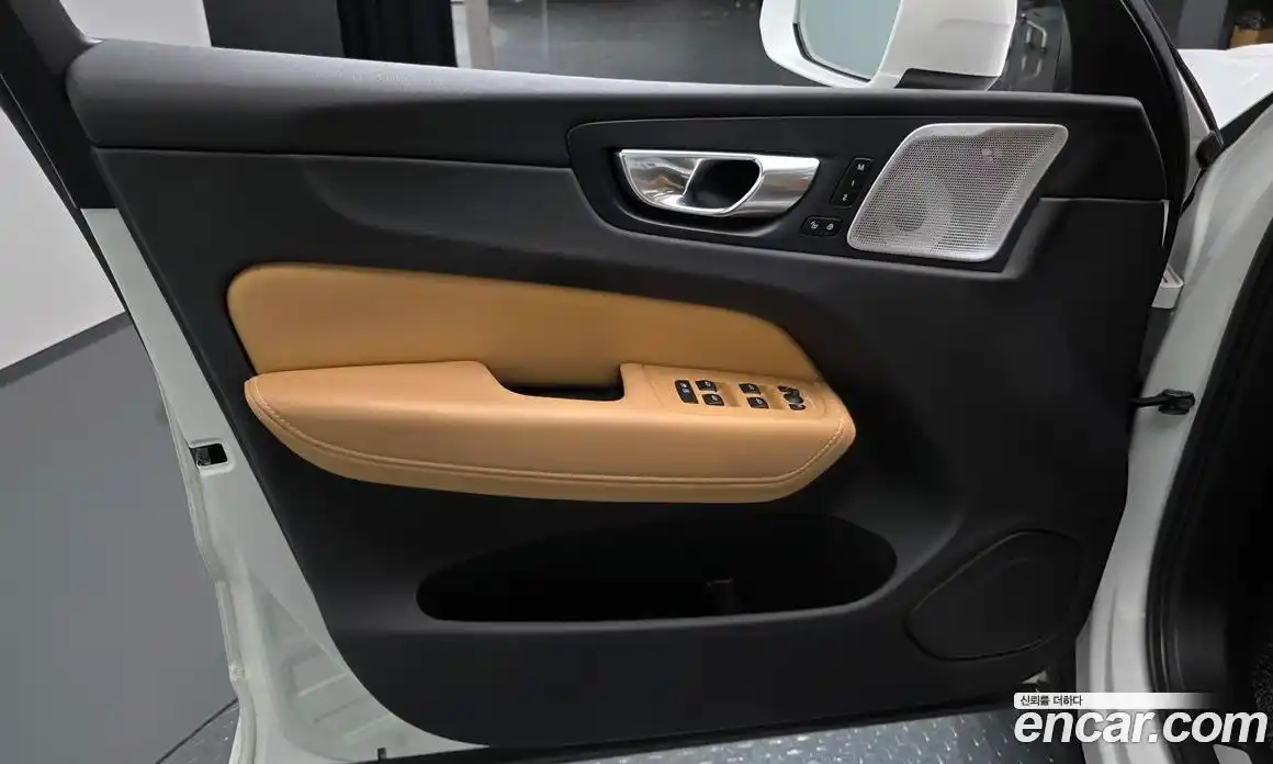 Volvo XC60 2021 2.0 автомат (гидро), фото 13