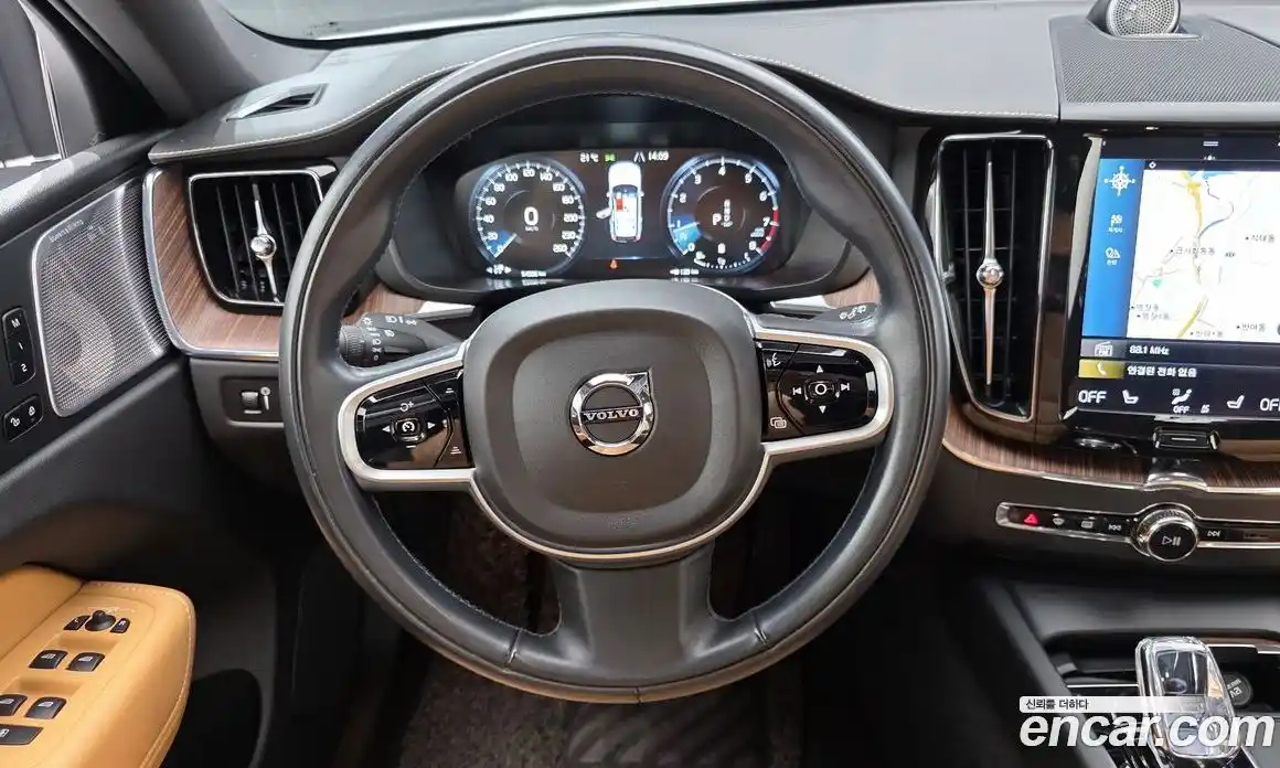 Volvo XC60 2021 2.0 автомат (гидро), фото 18