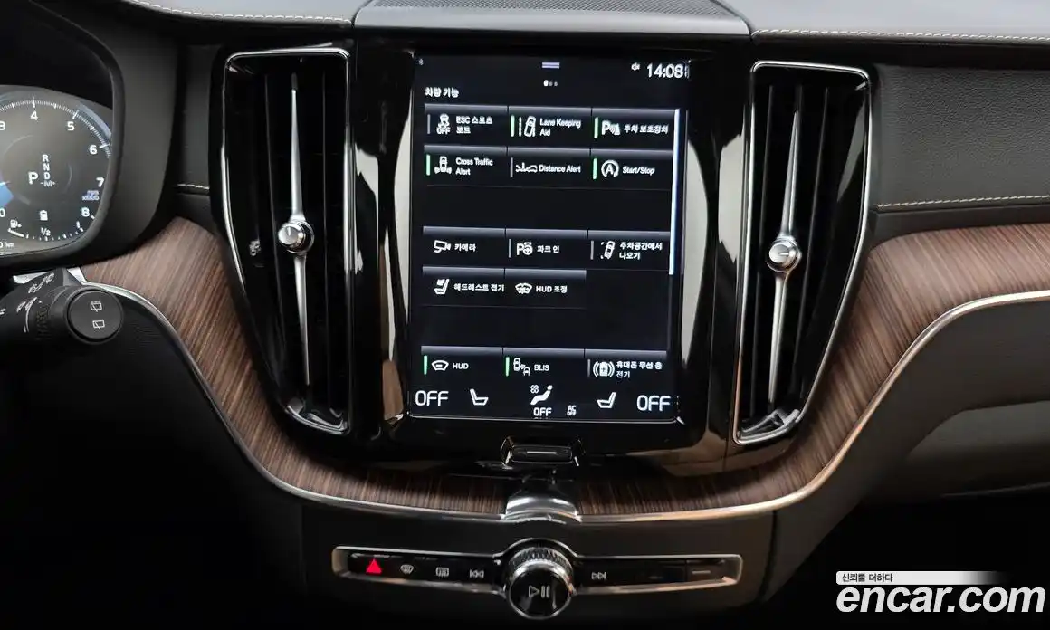 Volvo XC60 2021 2.0 автомат (гидро), фото 19