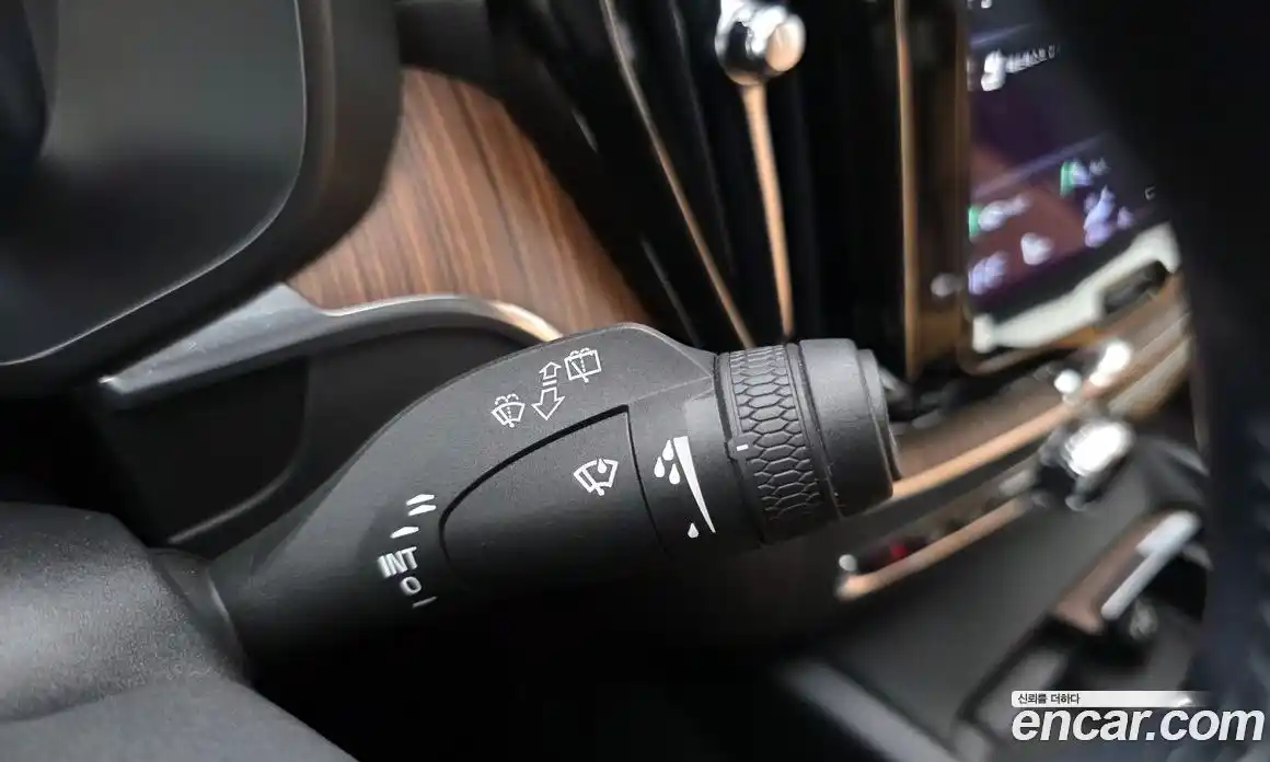 Volvo XC60 2021 2.0 автомат (гидро), фото 22