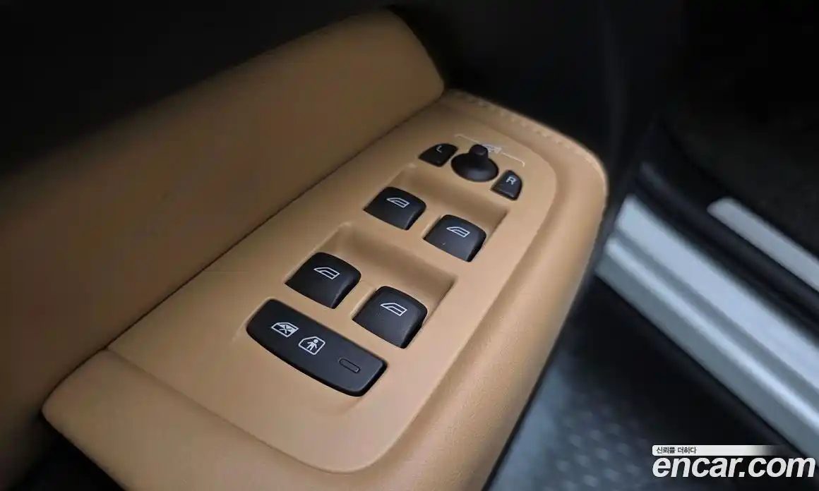 Volvo XC60 2021 2.0 автомат (гидро), фото 24