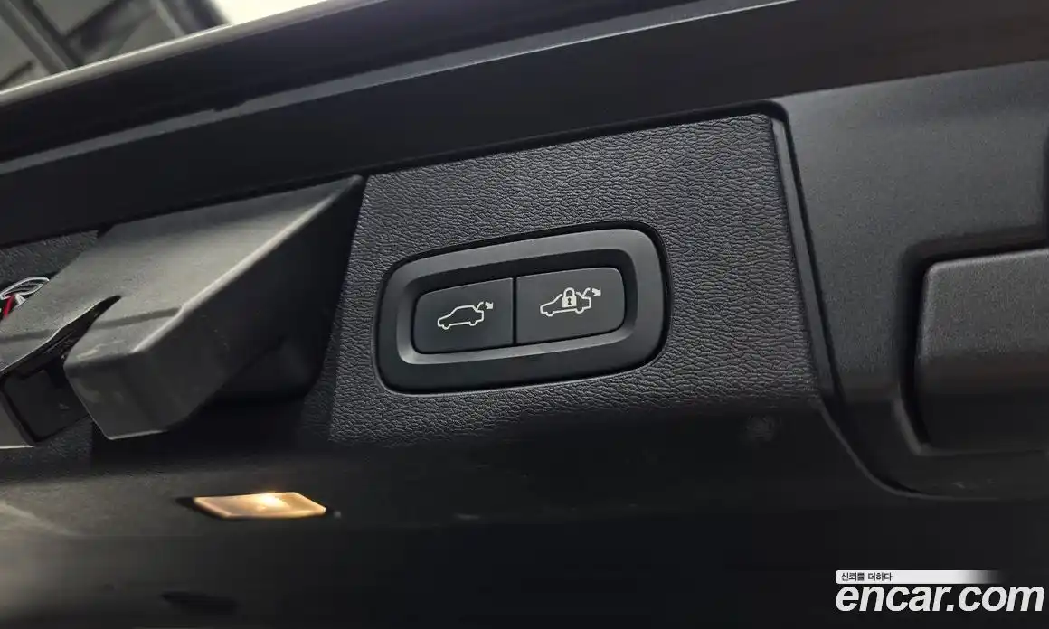 Volvo XC60 2021 2.0 автомат (гидро), фото 32