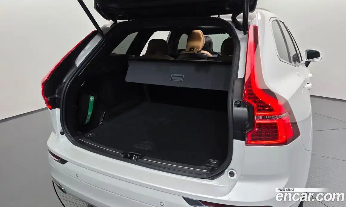 Volvo XC60 2021 2.0 автомат (гидро), фото 33