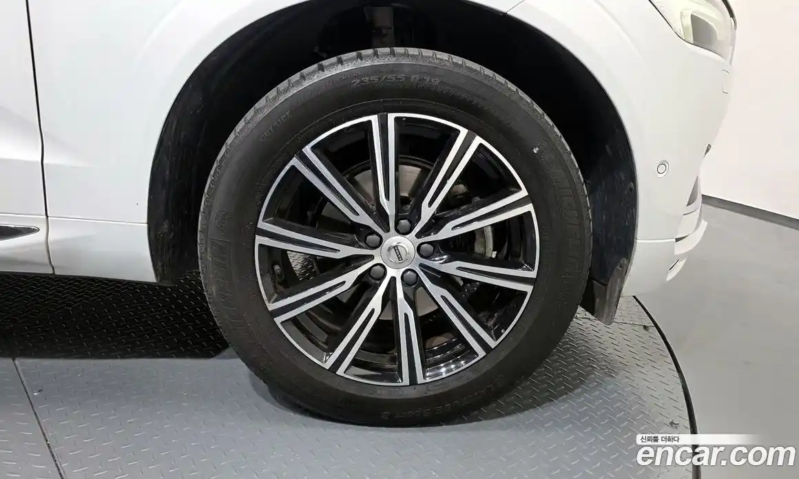 Volvo XC60 2021 2.0 автомат (гидро), фото 6