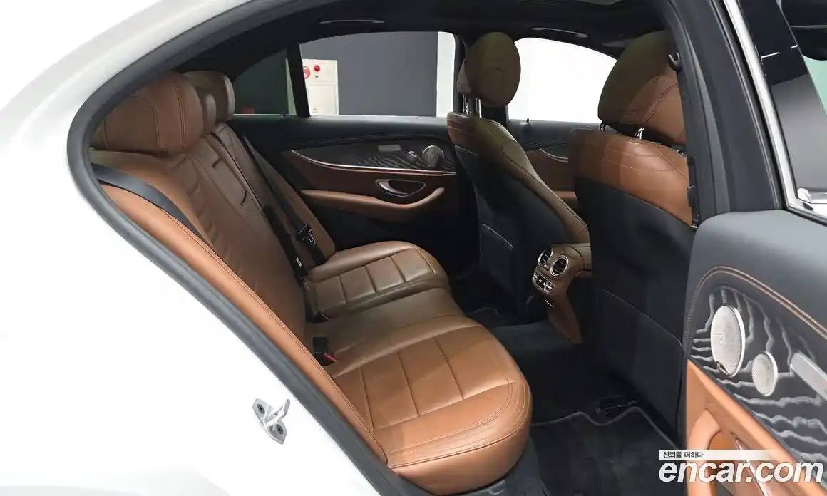 Mercedes-Benz E-Class 2021 2.0 гидро, фото 12