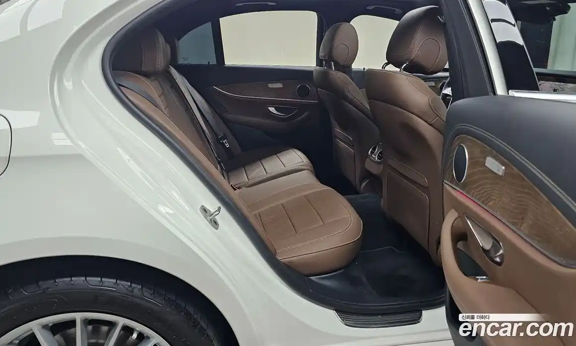 Mercedes-Benz E-Class 2021 2.0 гидро, фото 17