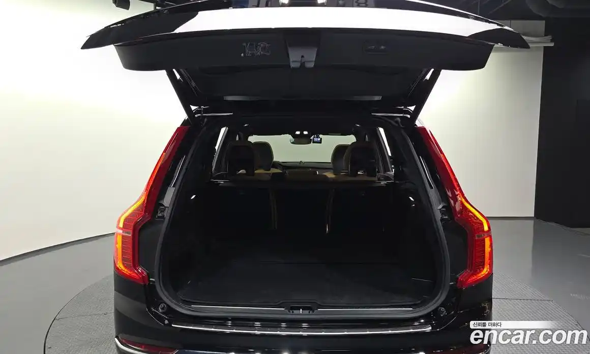 Volvo XC90 2024 2.0 автомат (гидро), фото 26