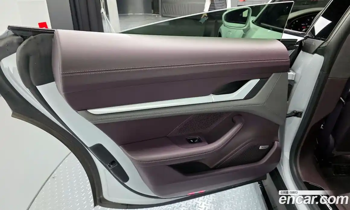 Porsche Taycan 2021 0.1 автомат (гидро), фото 15
