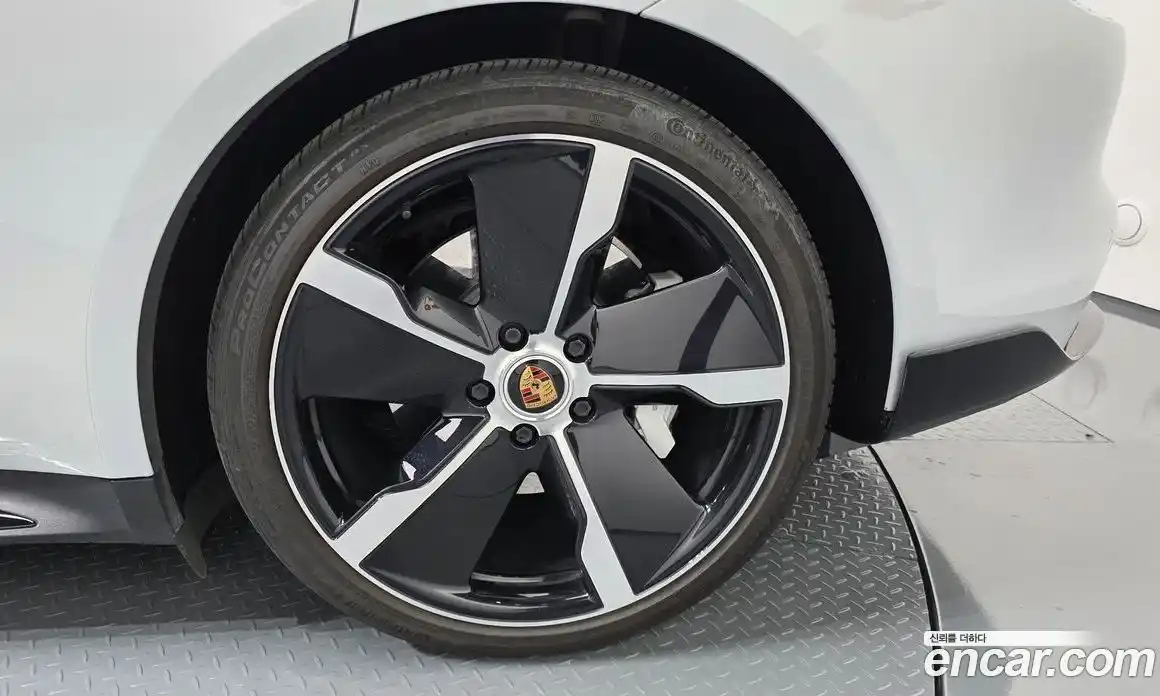 Porsche Taycan 2021 0.1 автомат (гидро), фото 7