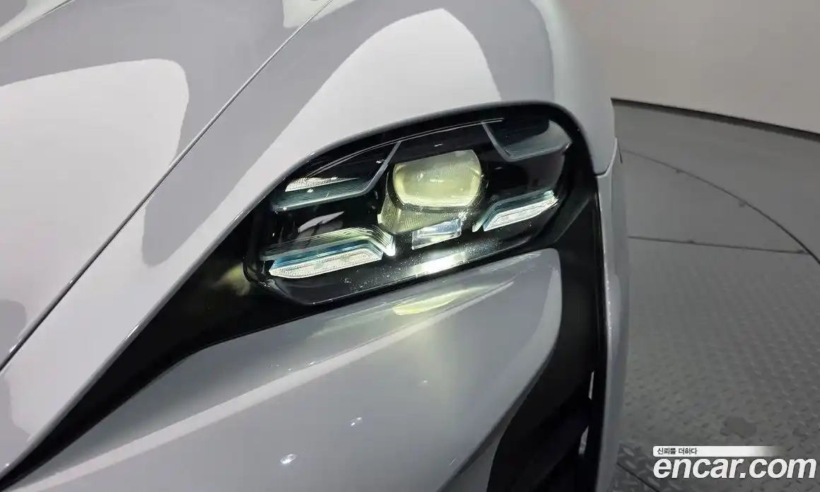 Porsche Taycan 2021 0.1 автомат (гидро), фото 8