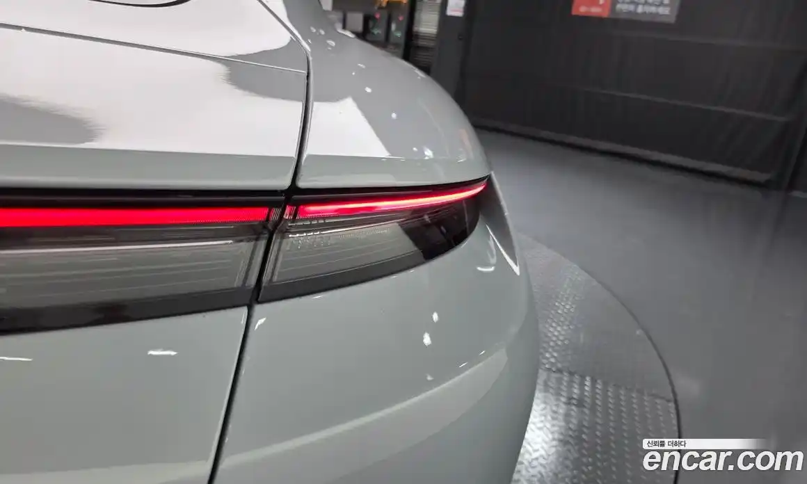 Porsche Taycan 2021 0.1 автомат (гидро), фото 9