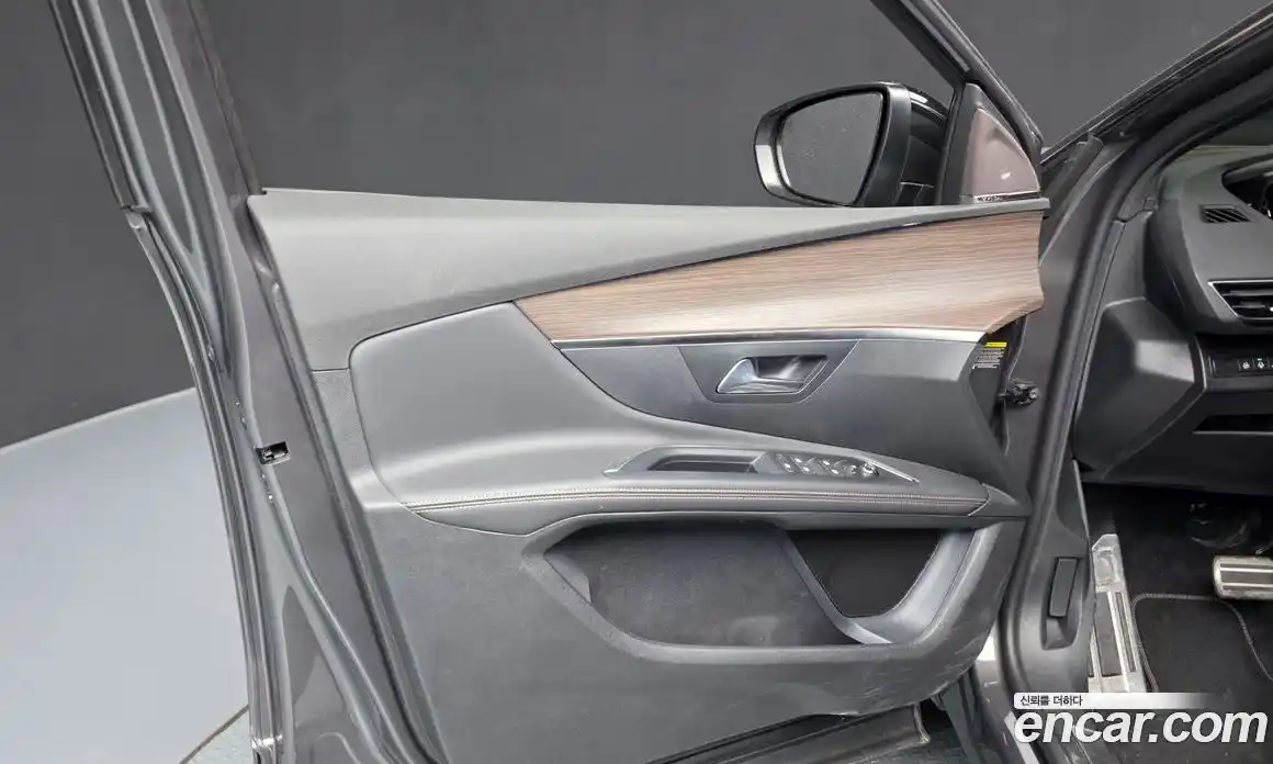 Peugeot 5008 2024 1.2 автомат (гидро), фото 14