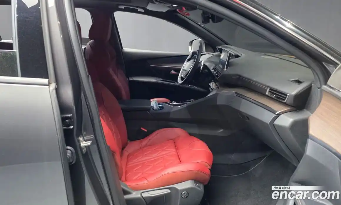 Peugeot 5008 2024 1.2 автомат (гидро), фото 17