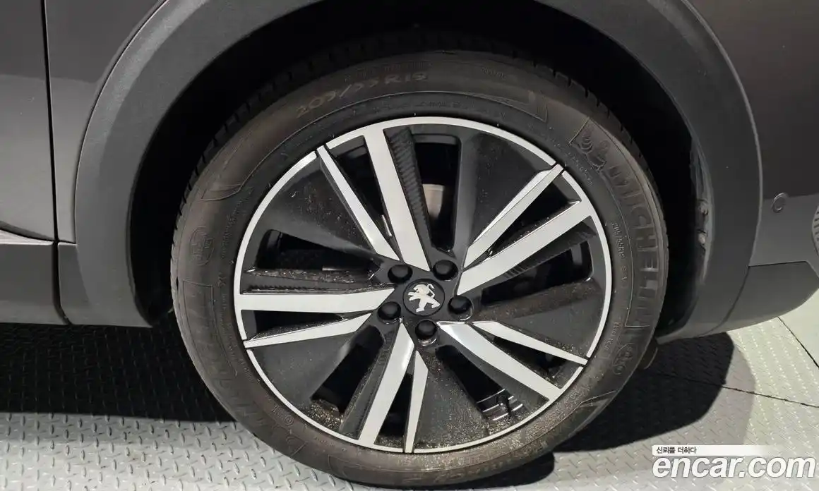 Peugeot 5008 2024 1.2 автомат (гидро), фото 7