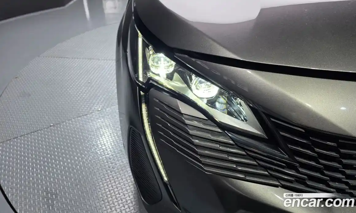Peugeot 5008 2024 1.2 автомат (гидро), фото 8