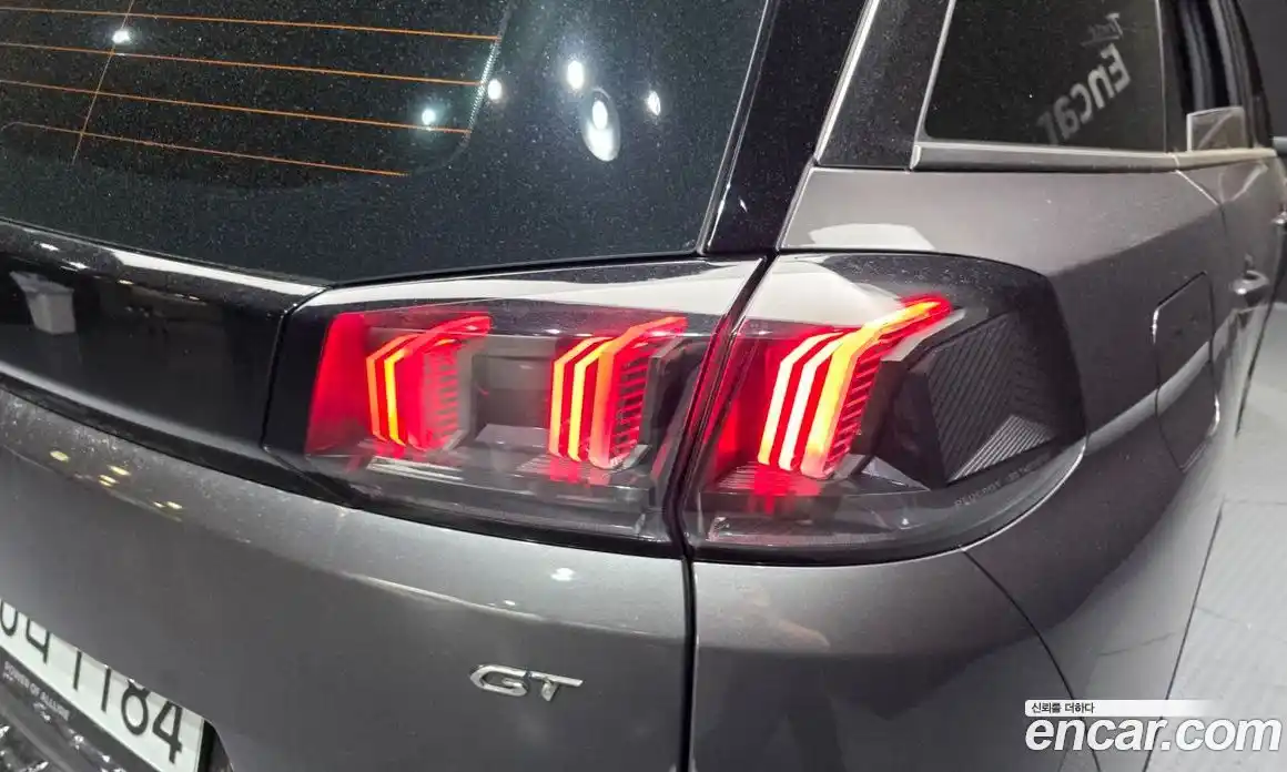 Peugeot 5008 2024 1.2 автомат (гидро), фото 9
