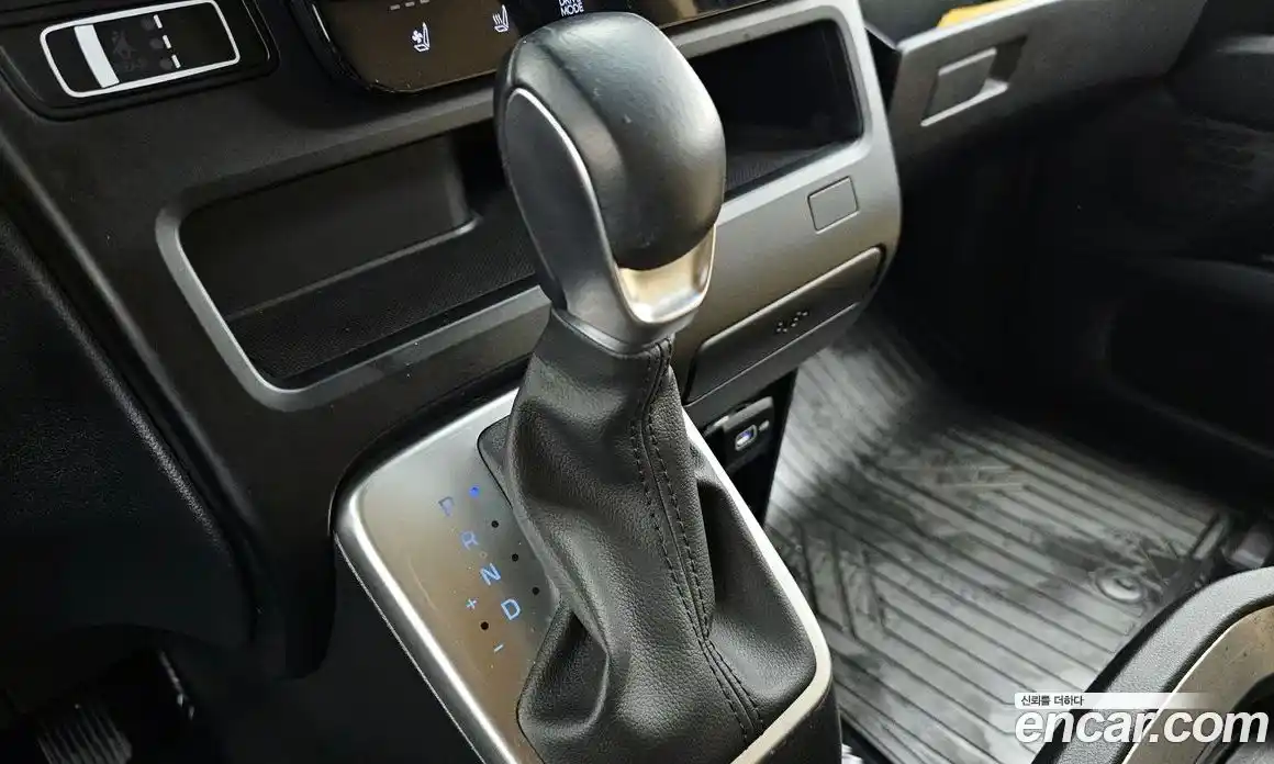 Hyundai Staria 2022 2.2 гидро, фото 12
