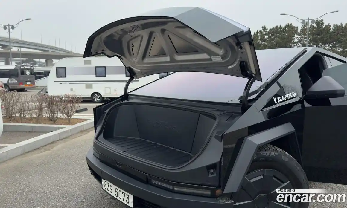 Tesla Cybertruck 2024 0.1 гидро, фото 18