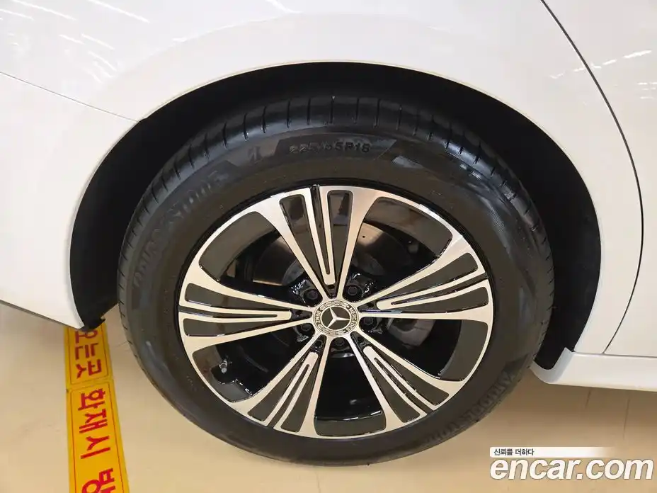 Mercedes-Benz E-Class 2025 2.0 гидро, фото 13