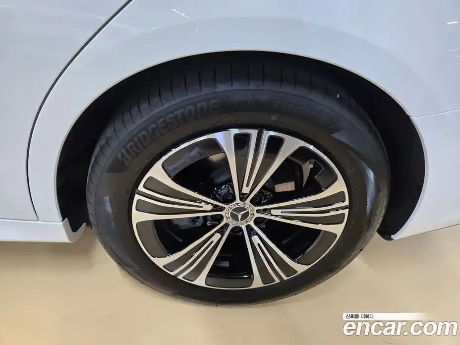 Mercedes-Benz E-Class 2025 2.0 гидро, фото 3
