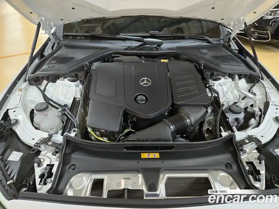 Mercedes-Benz E-Class 2025 2.0 гидро, фото 5