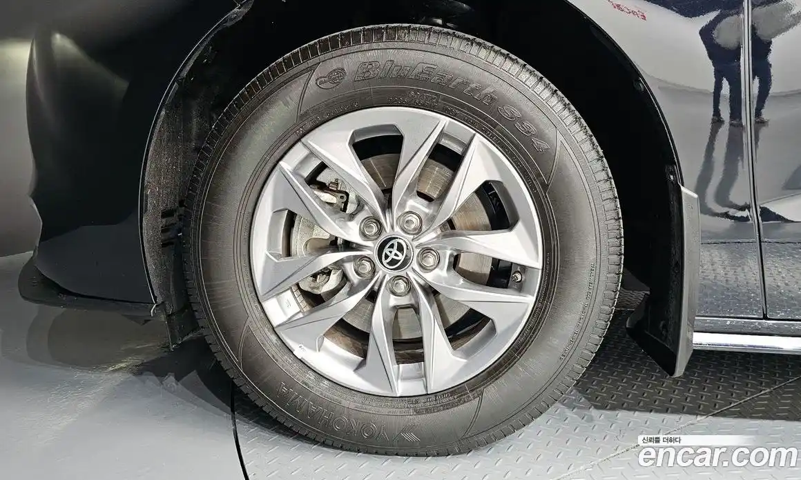 Toyota Sienna 2023 2.5 гидро, фото 5