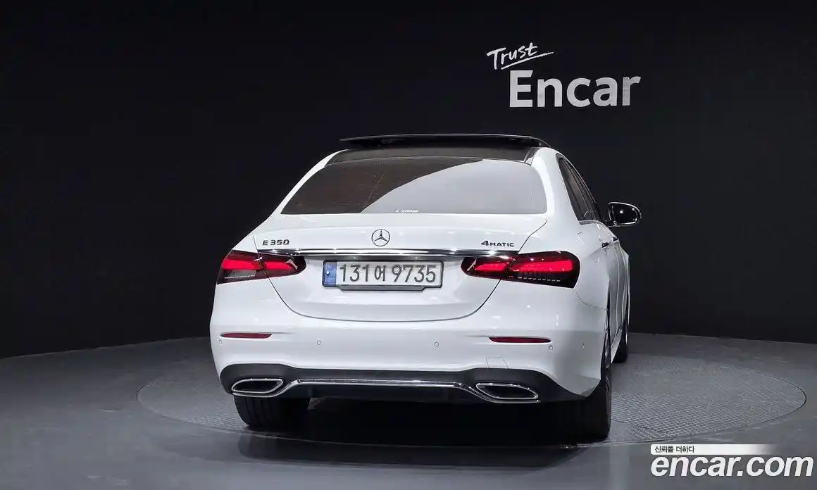 Mercedes-Benz E-Class 2022 2.0 гидро, фото 4