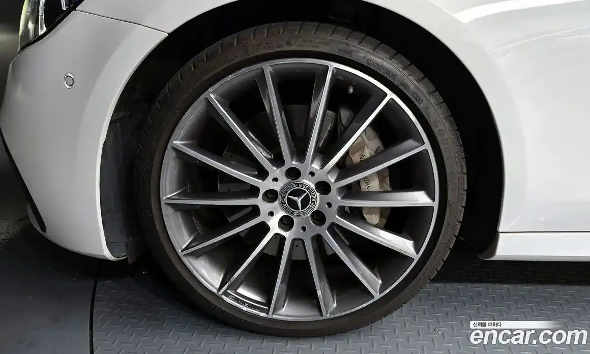Mercedes-Benz E-Class 2022 2.0 гидро, фото 5