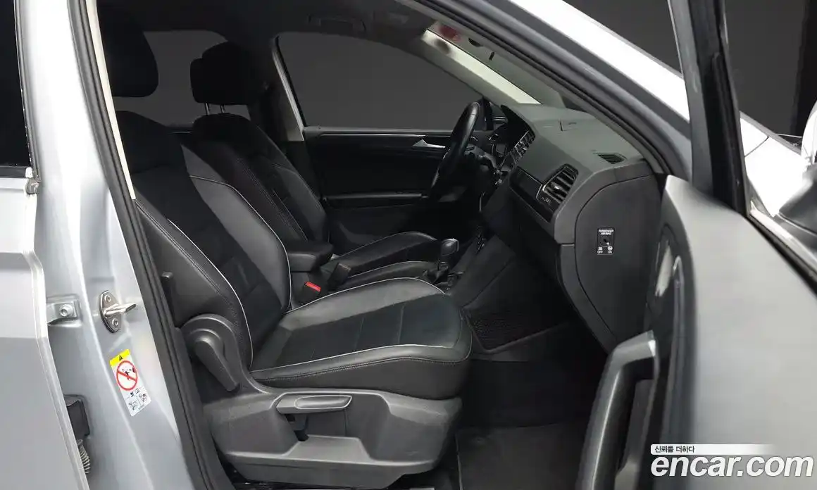 Volkswagen Tiguan 2018 2.0 автомат (гидро), фото 11