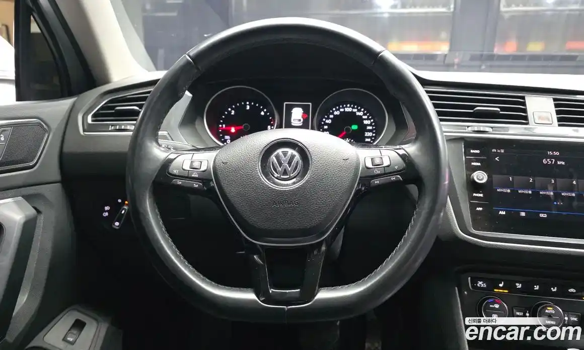Volkswagen Tiguan 2018 2.0 автомат (гидро), фото 13