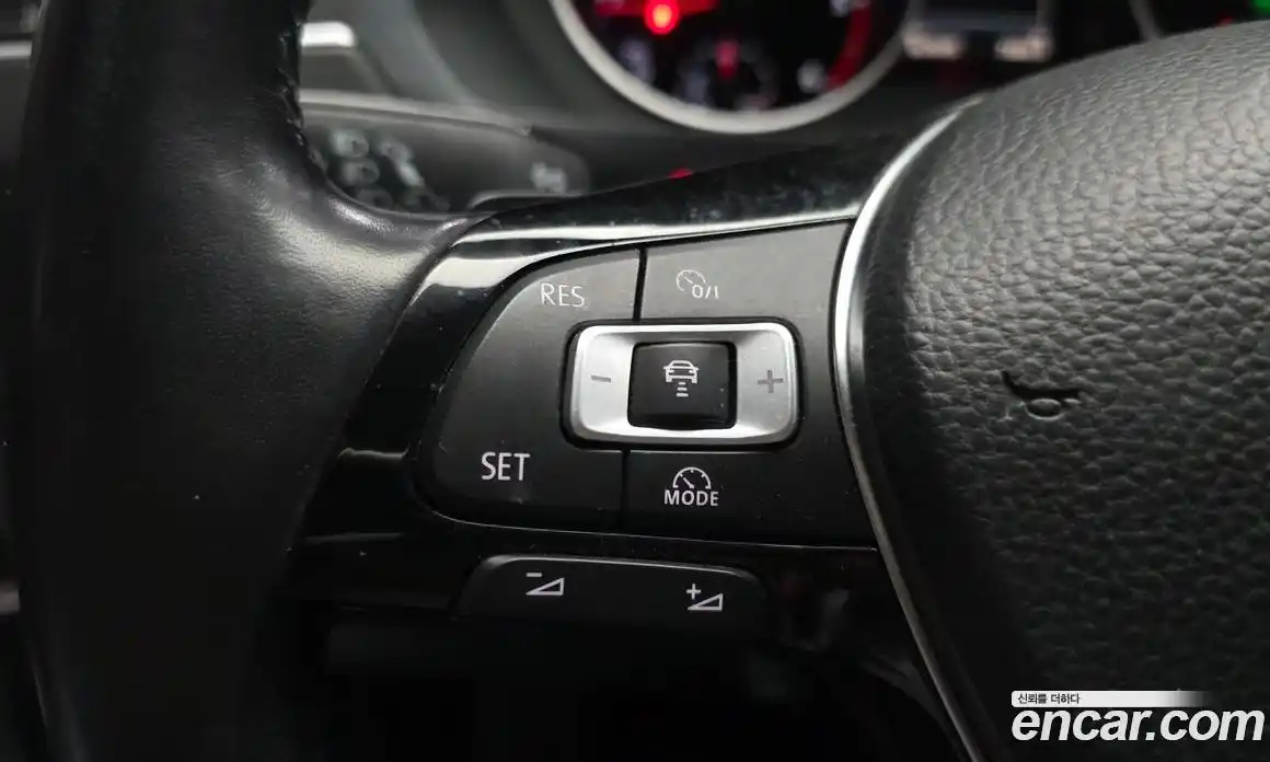 Volkswagen Tiguan 2018 2.0 автомат (гидро), фото 19