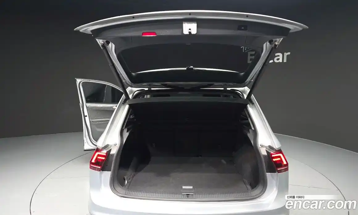 Volkswagen Tiguan 2018 2.0 автомат (гидро), фото 20