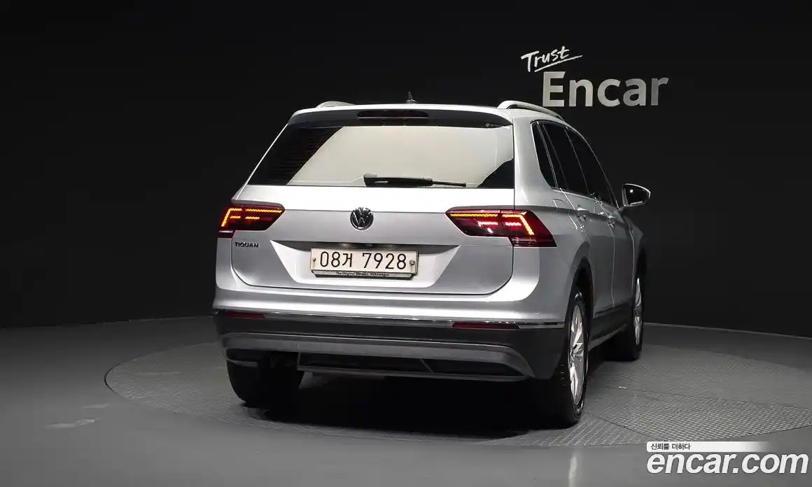 Volkswagen Tiguan 2018 2.0 автомат (гидро), фото 4