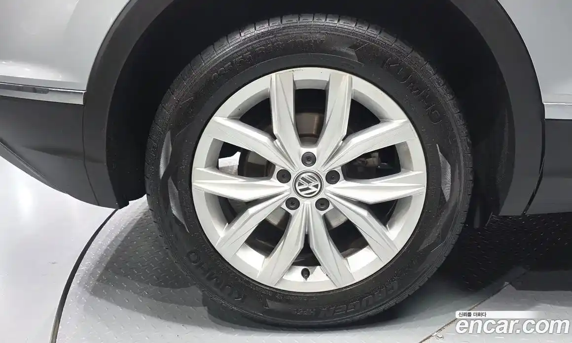 Volkswagen Tiguan 2018 2.0 автомат (гидро), фото 5