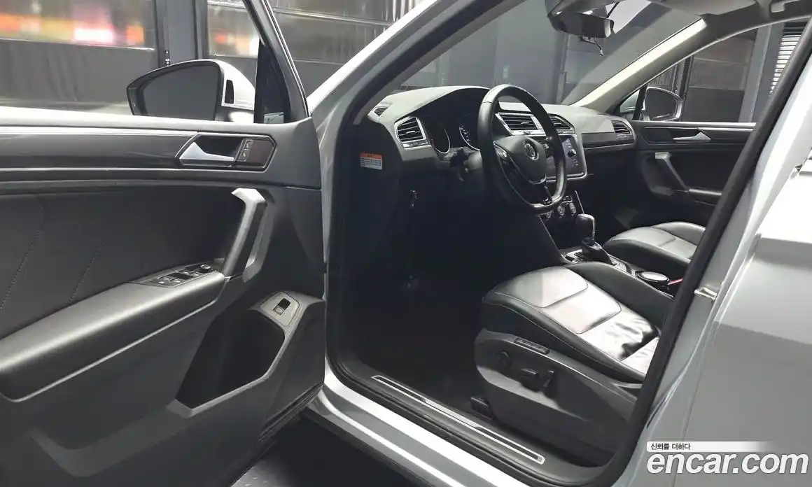 Volkswagen Tiguan 2018 2.0 автомат (гидро), фото 10