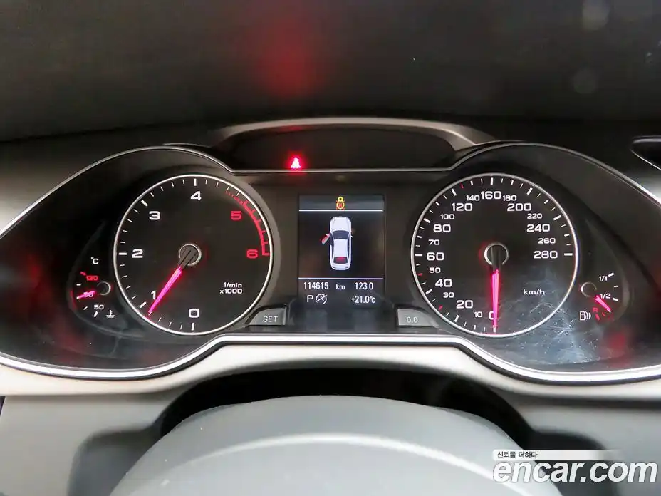 Audi A4 2014 2.0 автомат (гидро), фото 9
