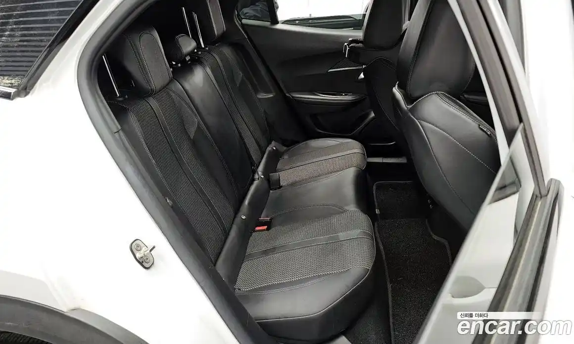 Peugeot 2008 2022 1.5 автомат (гидро), фото 11