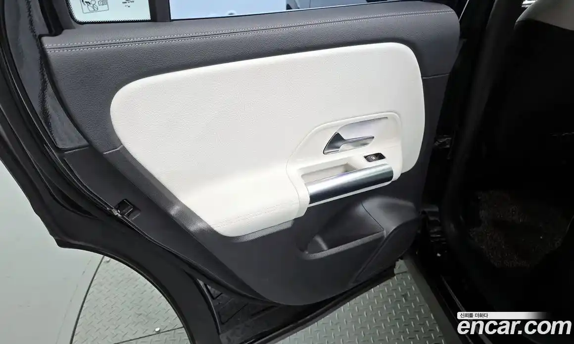 Mercedes-Benz GLA-Class 2021 2.0 гидро, фото 15