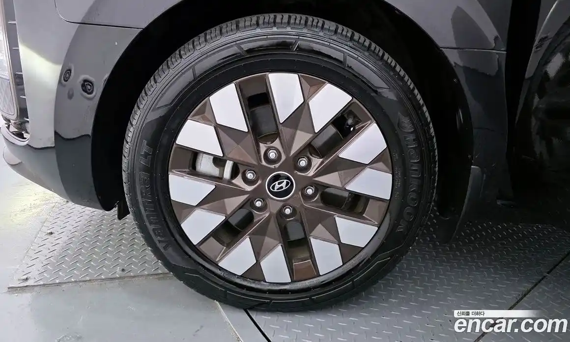 Hyundai Staria 2023 2.2 гидро, фото 5