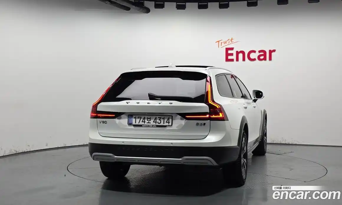Volvo V90 2025 2.0 автомат (гидро), фото 4