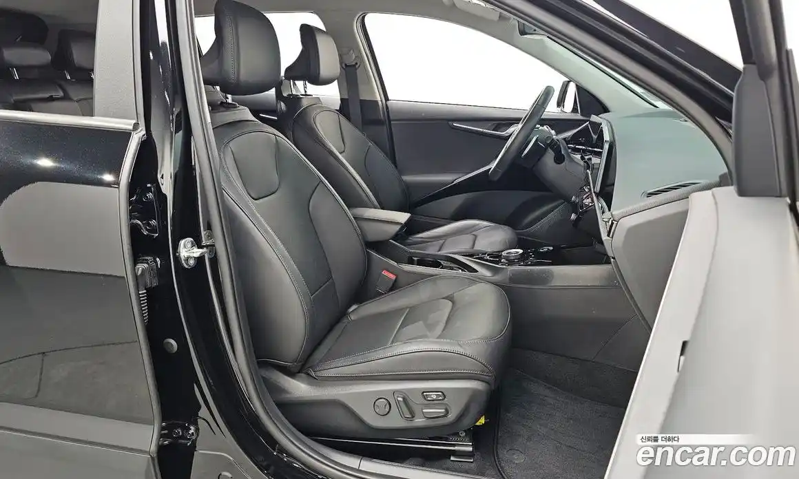 Kia Niro 2023 0.2 автомат (гидро), фото 16