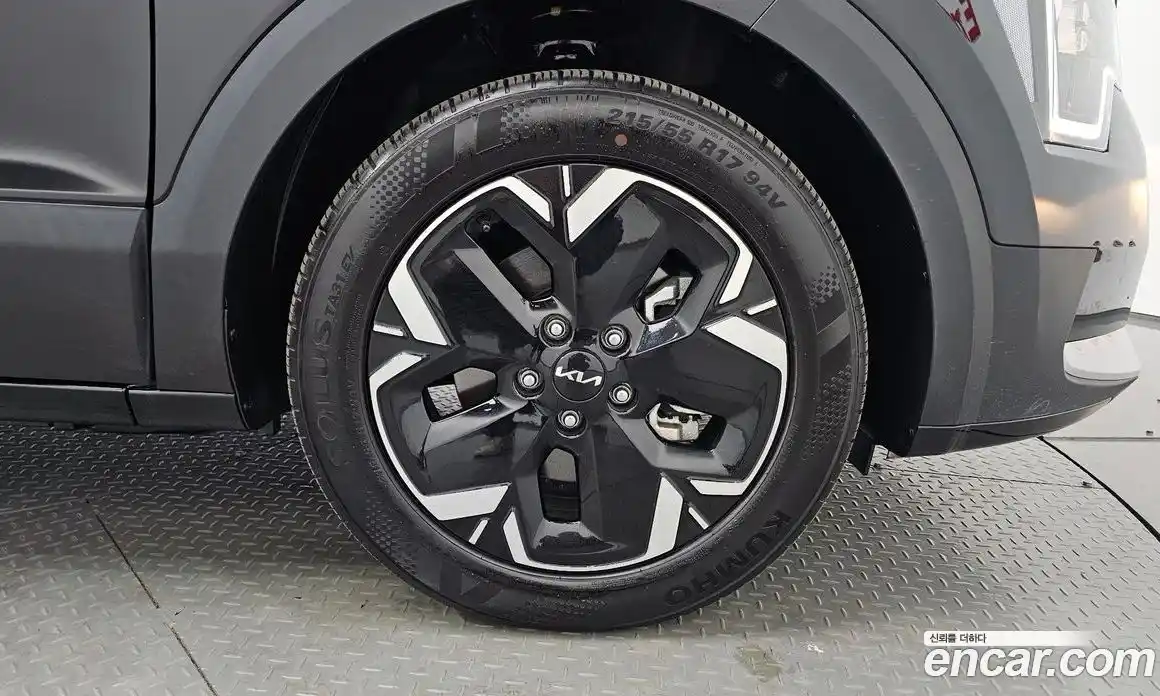 Kia Niro 2023 0.2 автомат (гидро), фото 6