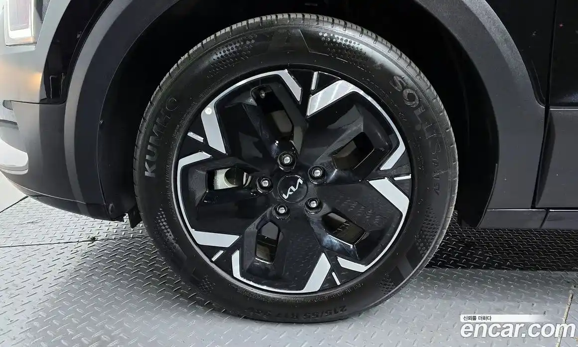 Kia Niro 2023 0.2 автомат (гидро), фото 4