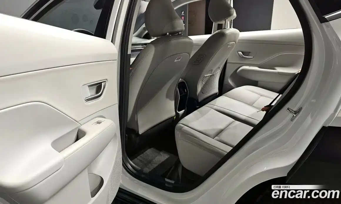 Hyundai Kona 2024 1.6 автомат (гидро), фото 16
